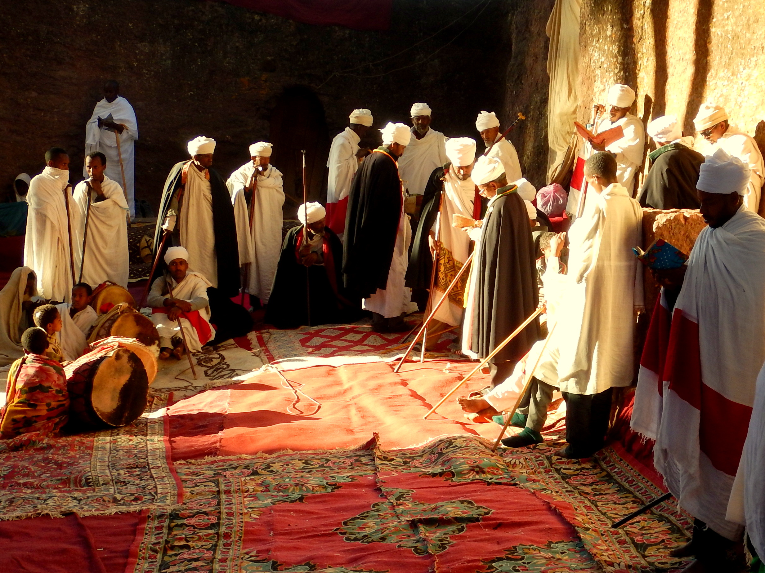 Lalibela – Eglise de S. Marie dimanche matin par John Grinling