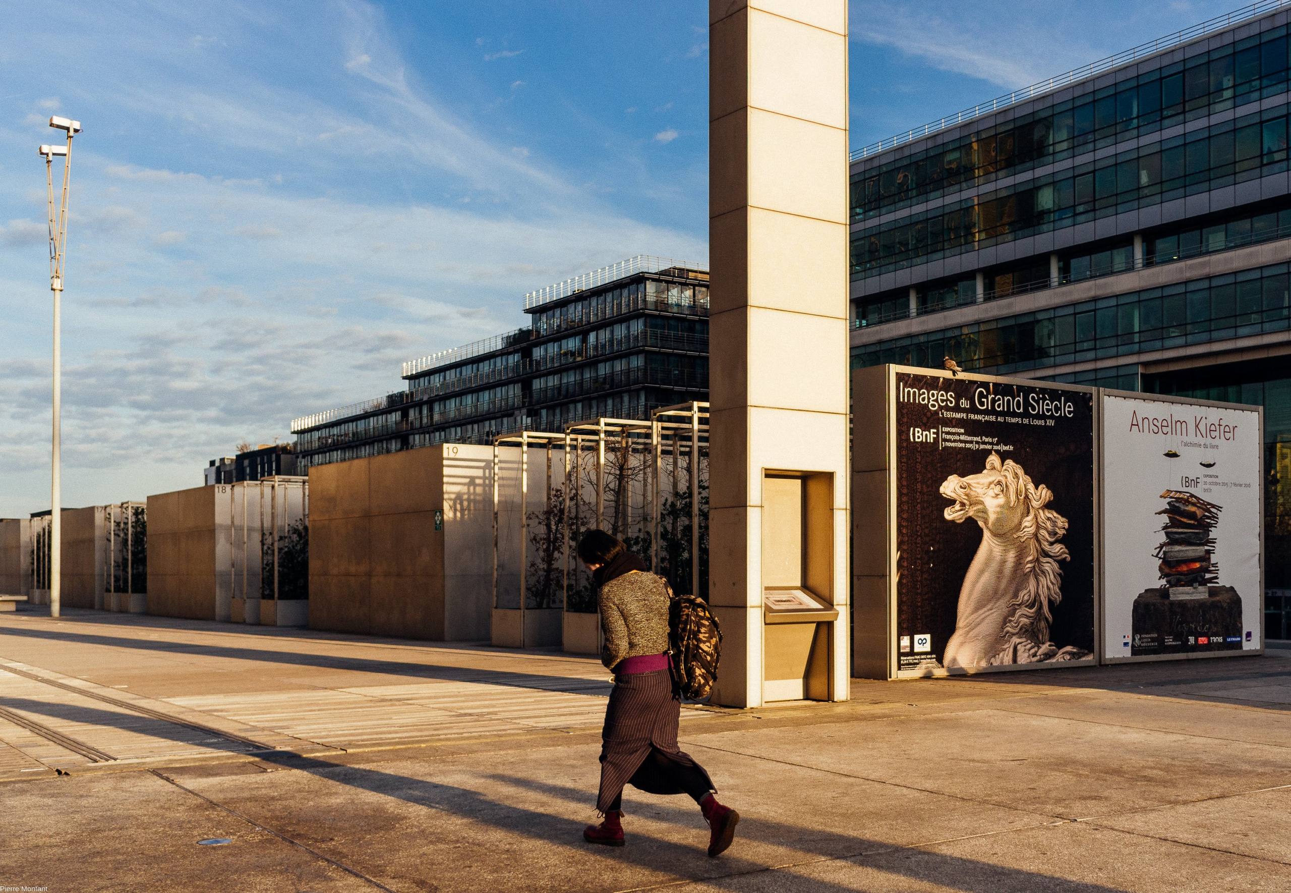 Esplanade de la bibliothèque nationale par Pierre Montant