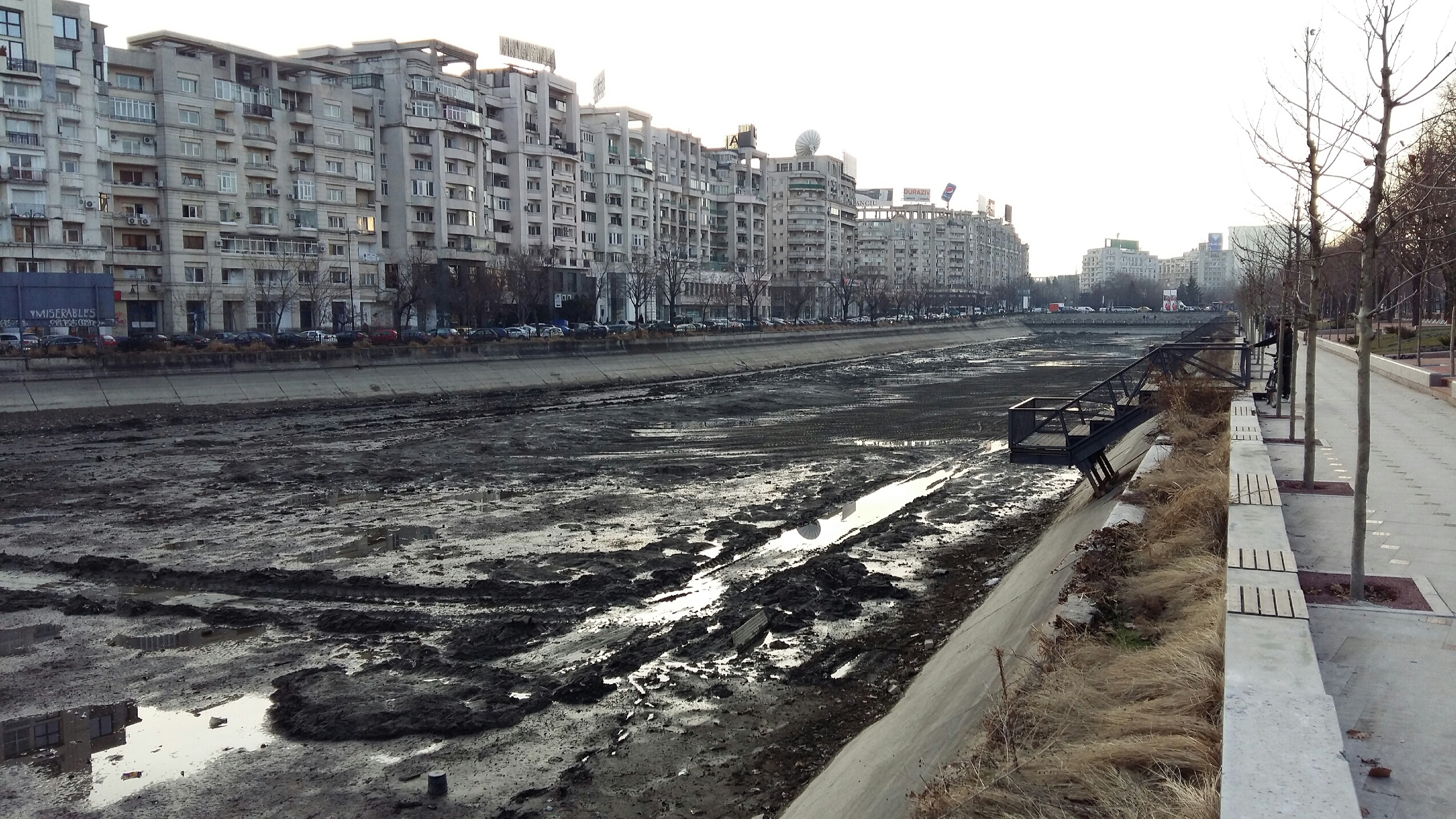 Dâmbovița river par Lucian Muntean