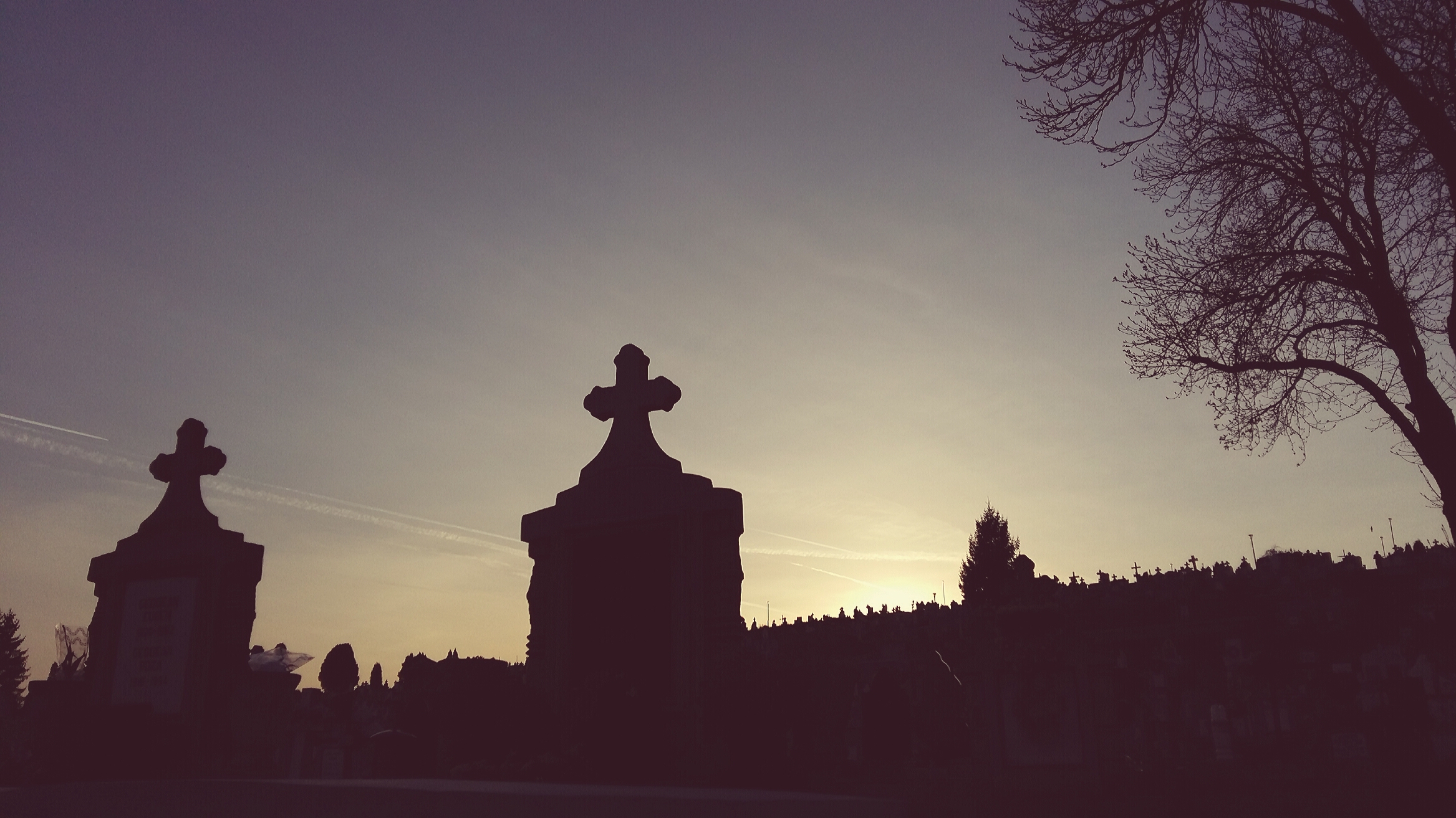 Cimitirul par Lucian Muntean