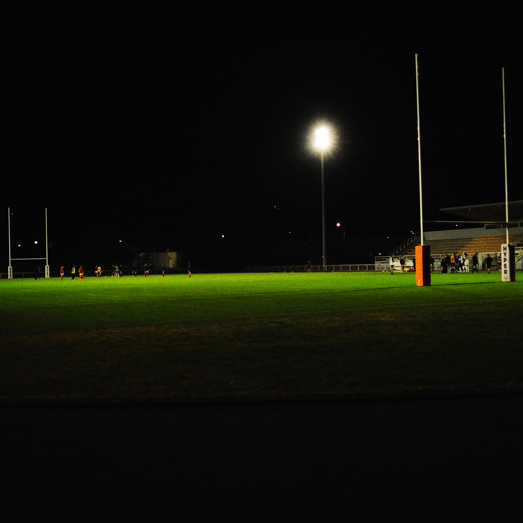 « rugby by night » par Antoine Bravar