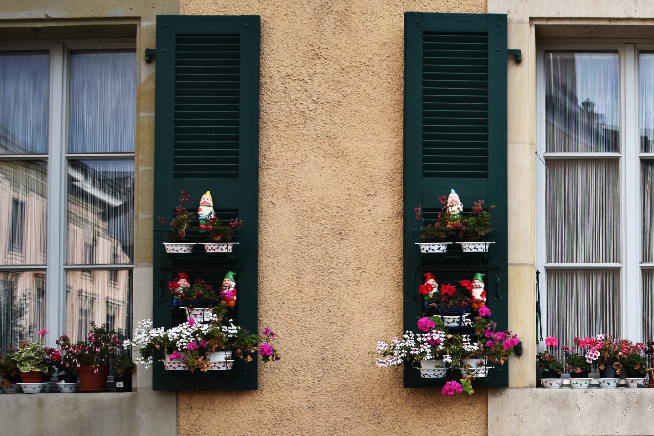 Nains de jardin urbains par Justine Grespan