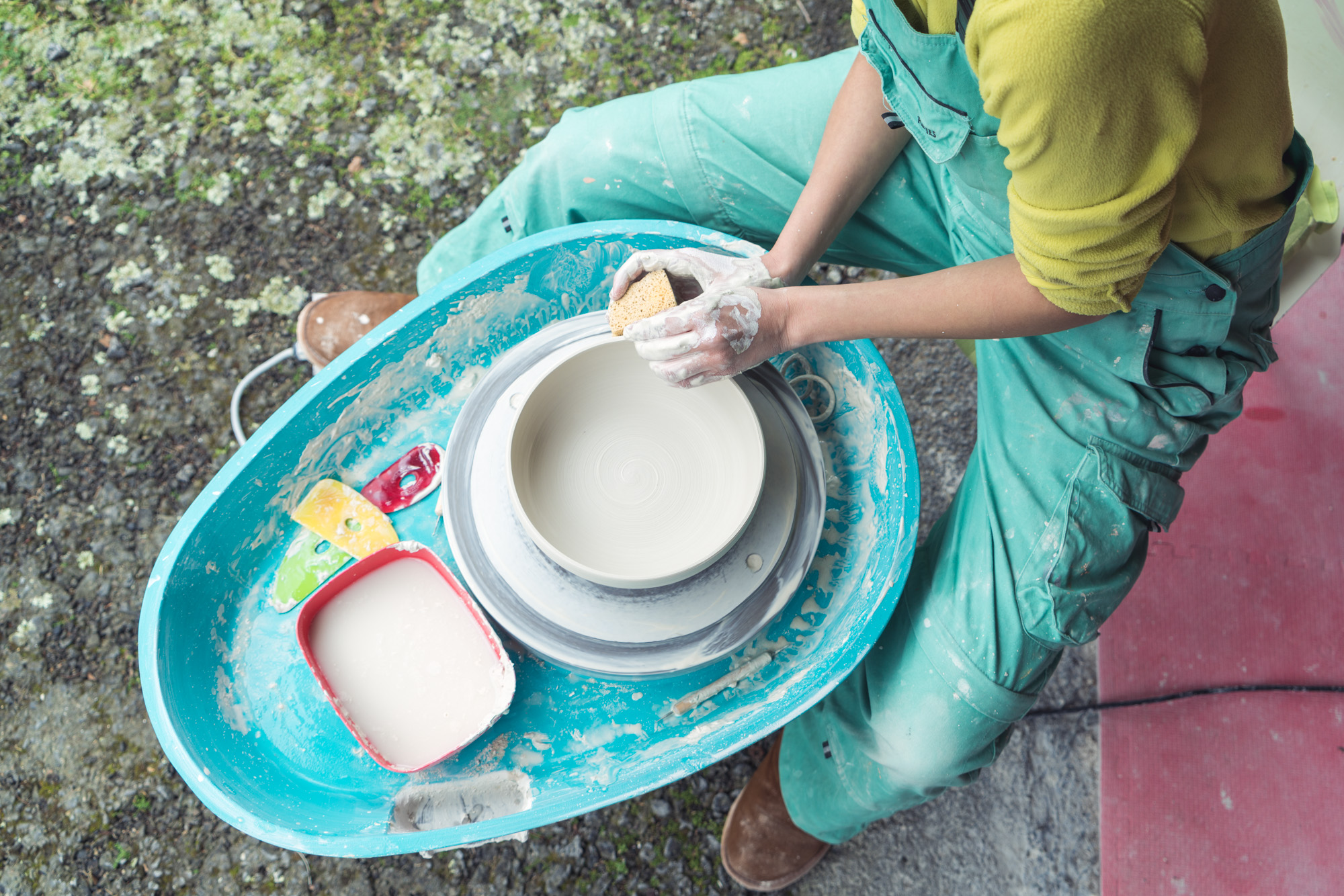 The Ceramicist at work par Anna Salzmann