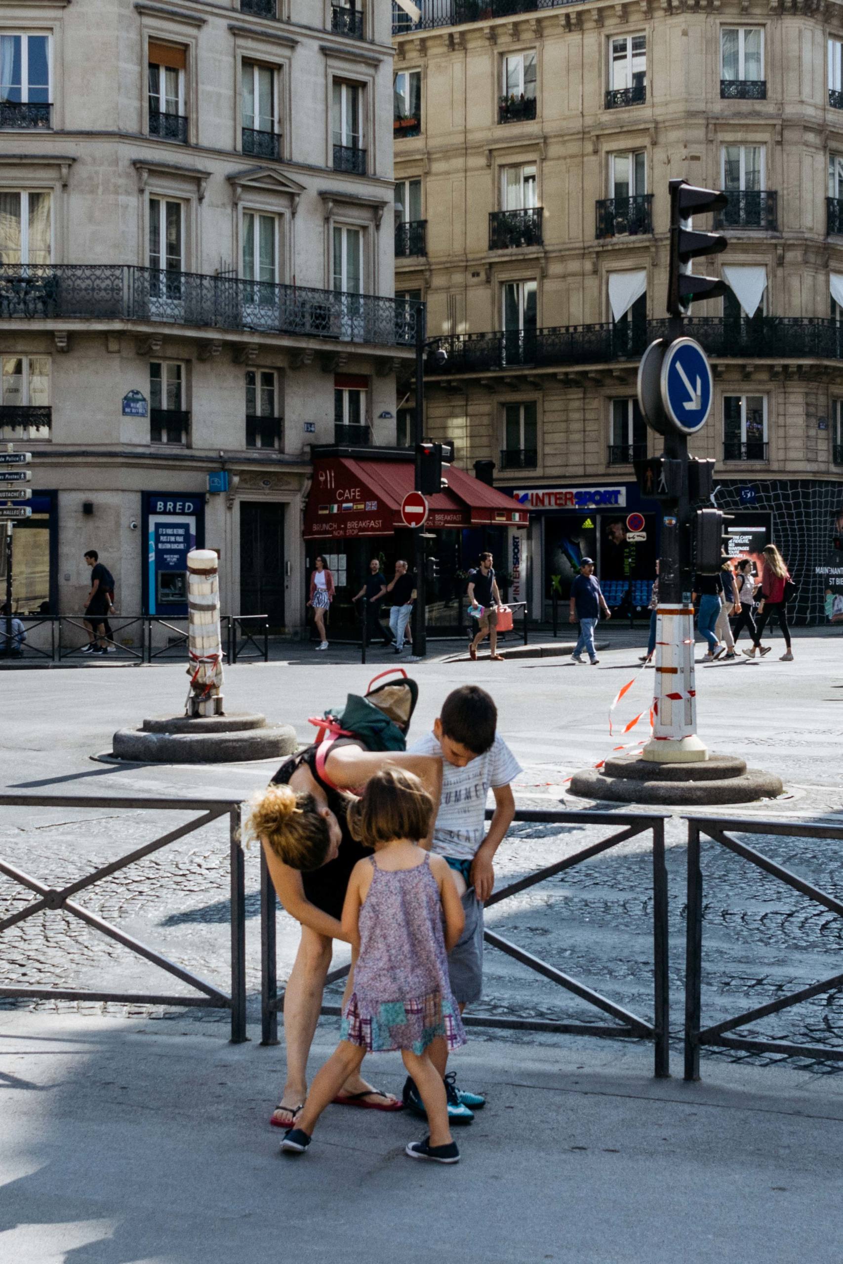 solitude de la mère de famille par Pierre Montant