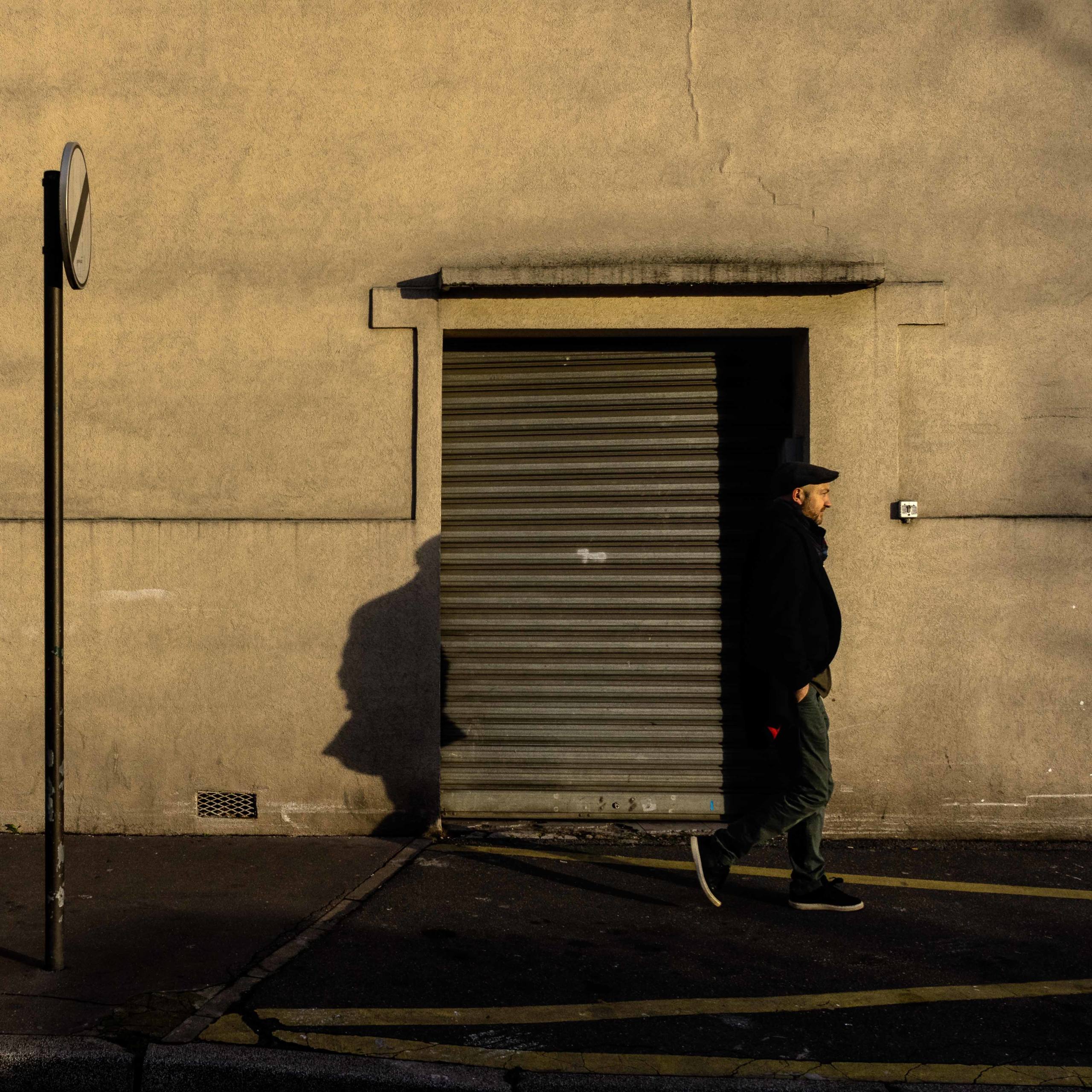 l’homme dans la rue par Pierre Montant