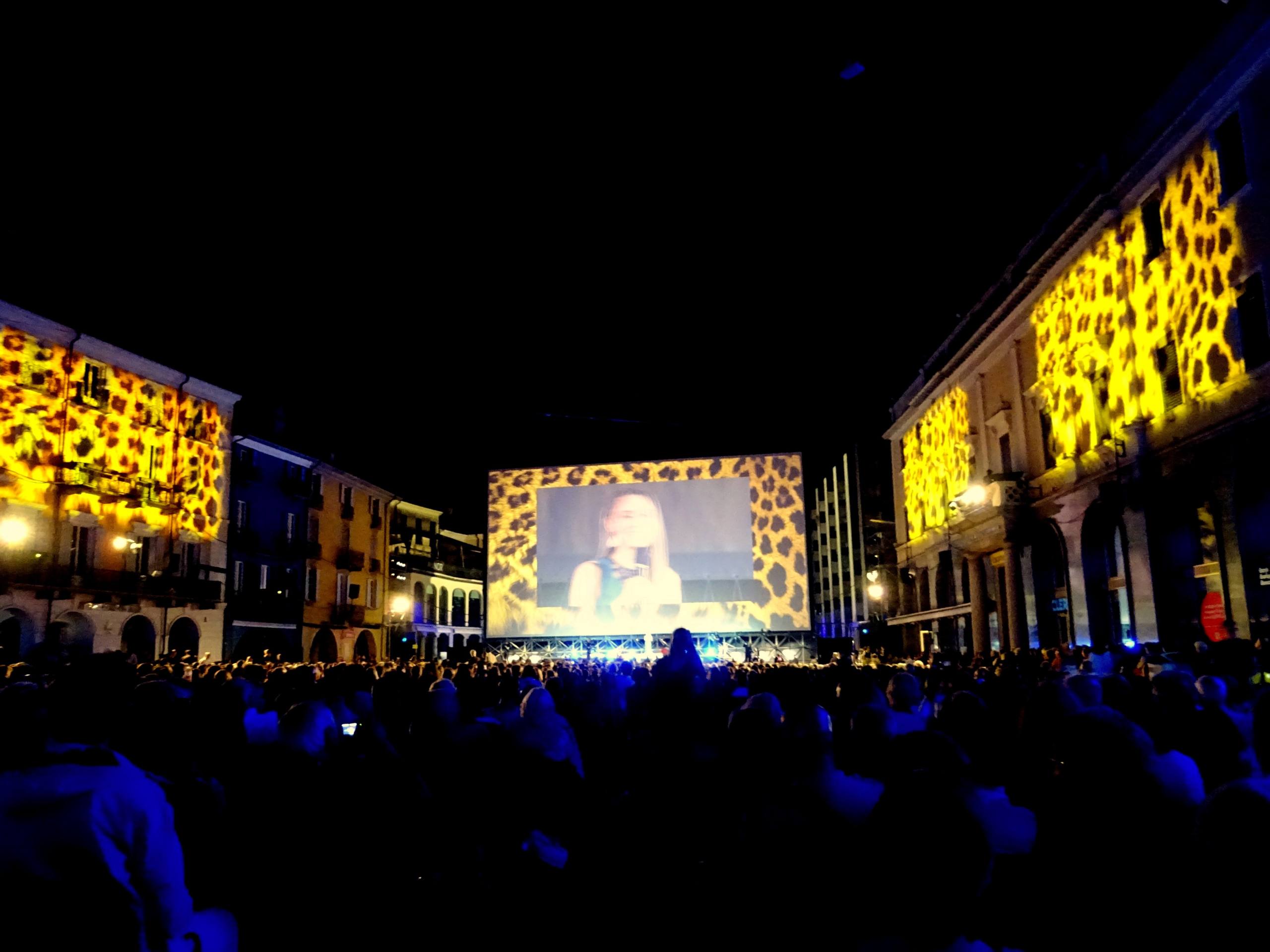 Locarno Piazza Grande par John Grinling