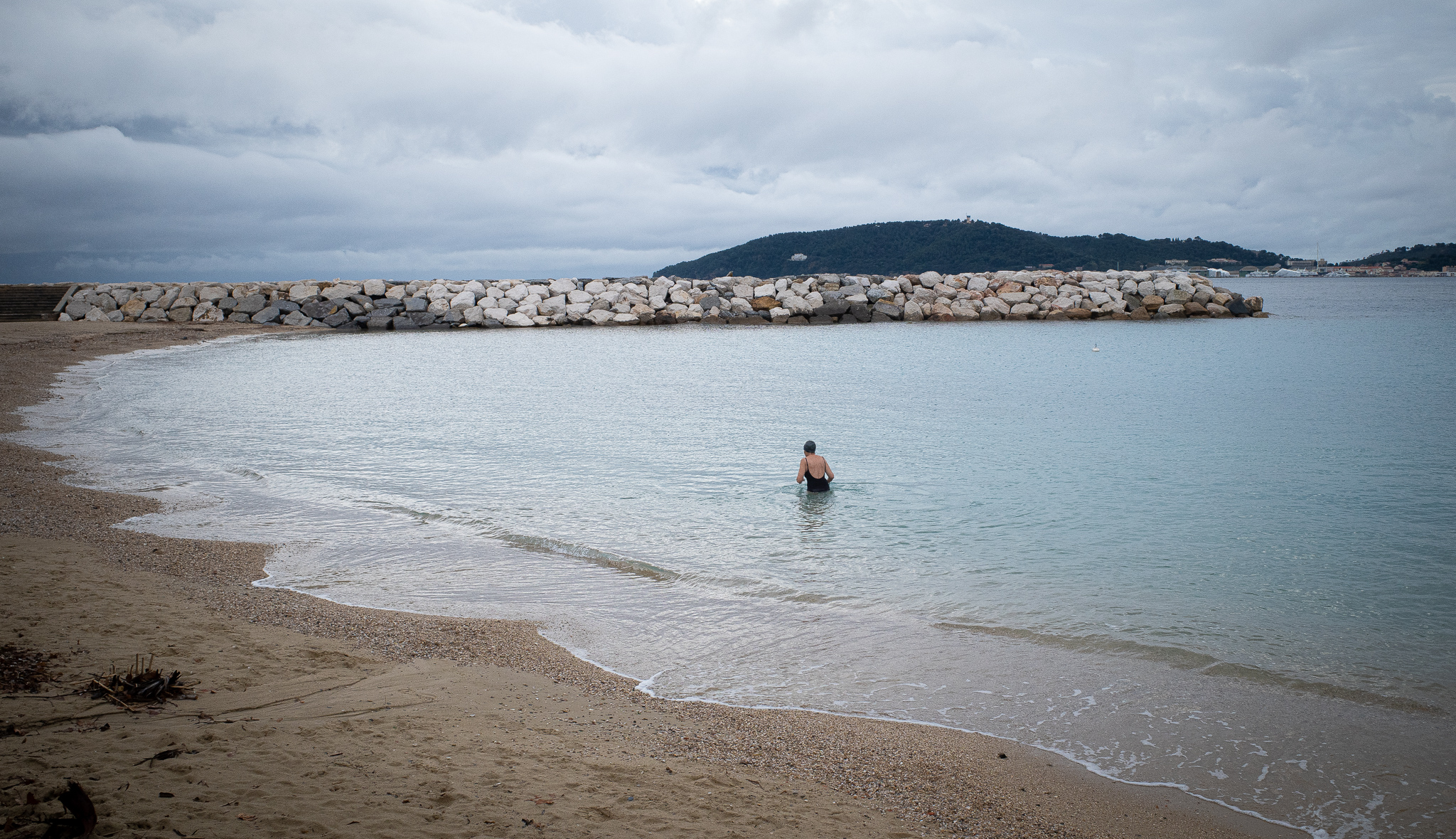 Quatorze degrés, dans l’eau. par Gérard Dubois