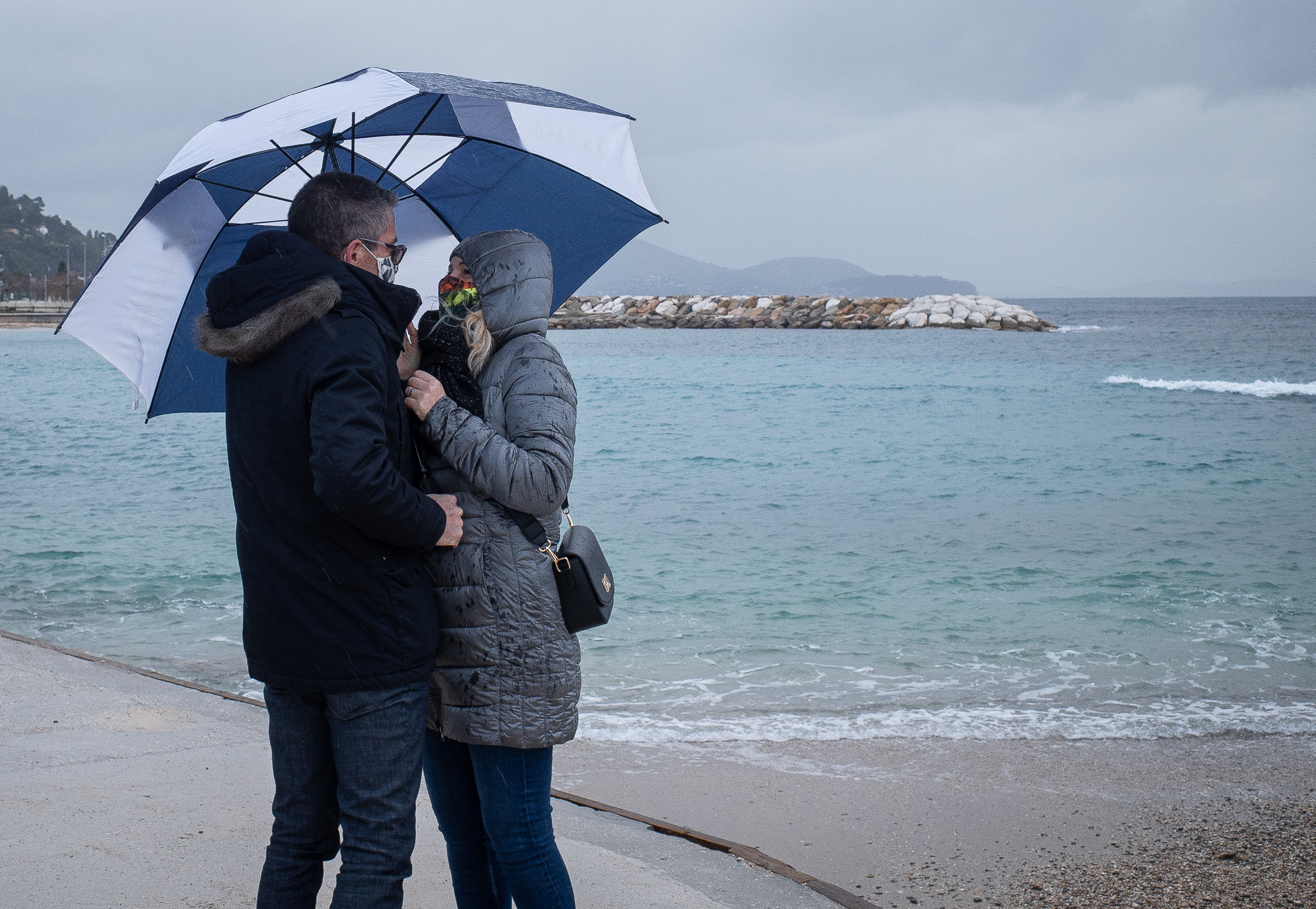 À l ‘amour, à la pluie par Gérard Dubois