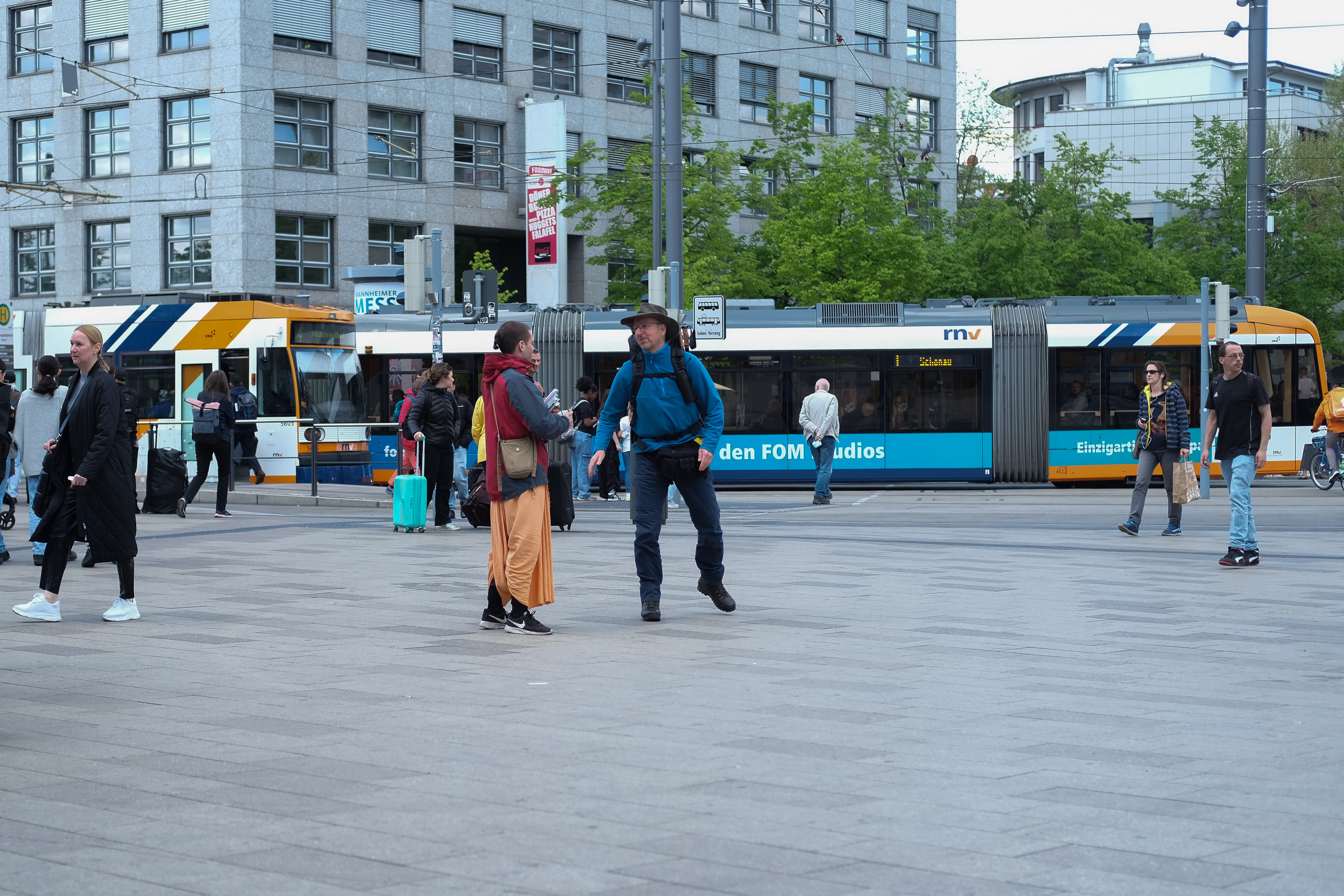 Entre 2 trains (photojournala__e 1862) par Anne Wyrsch