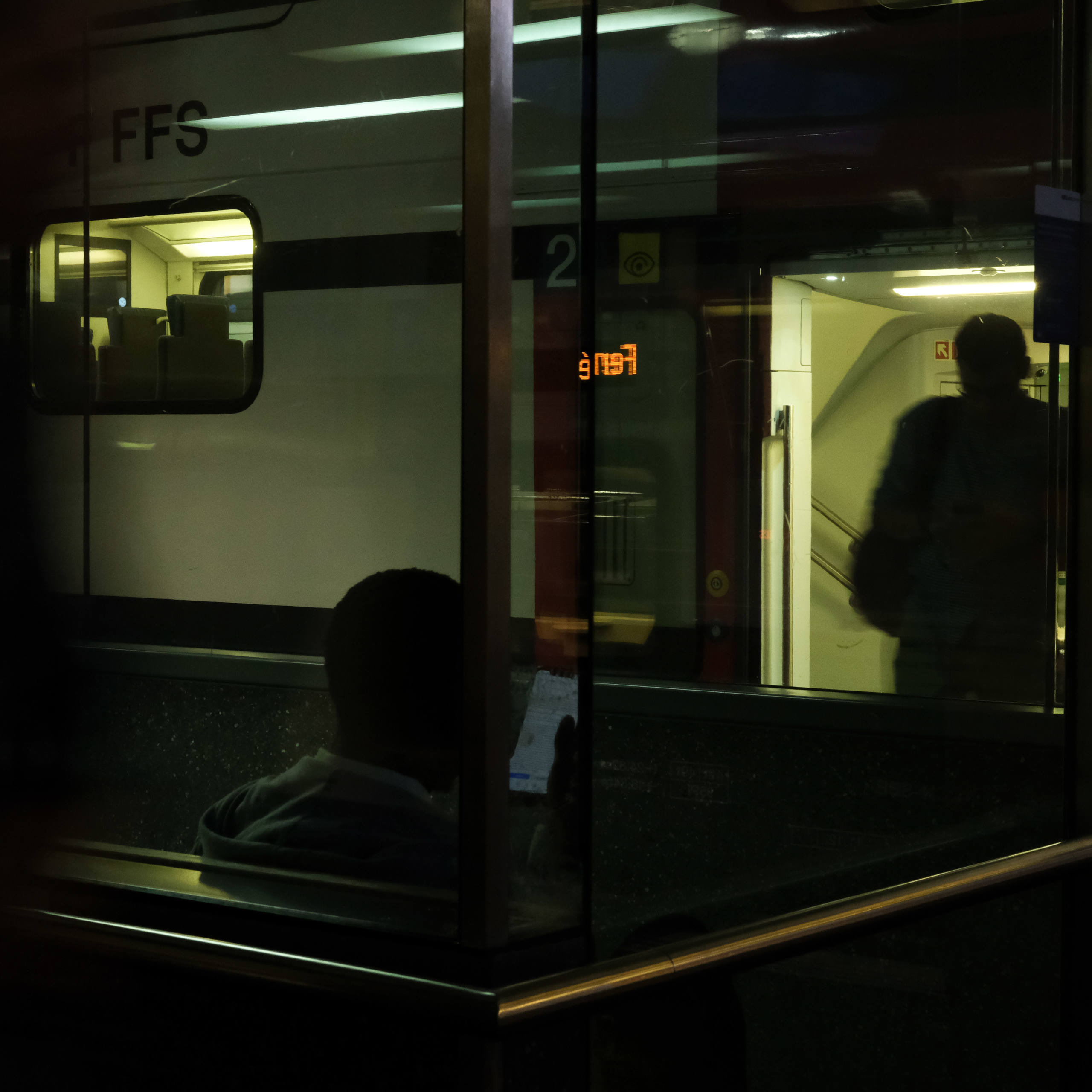 Salle d’attente (photojournala__e 2005) par Anne Wyrsch