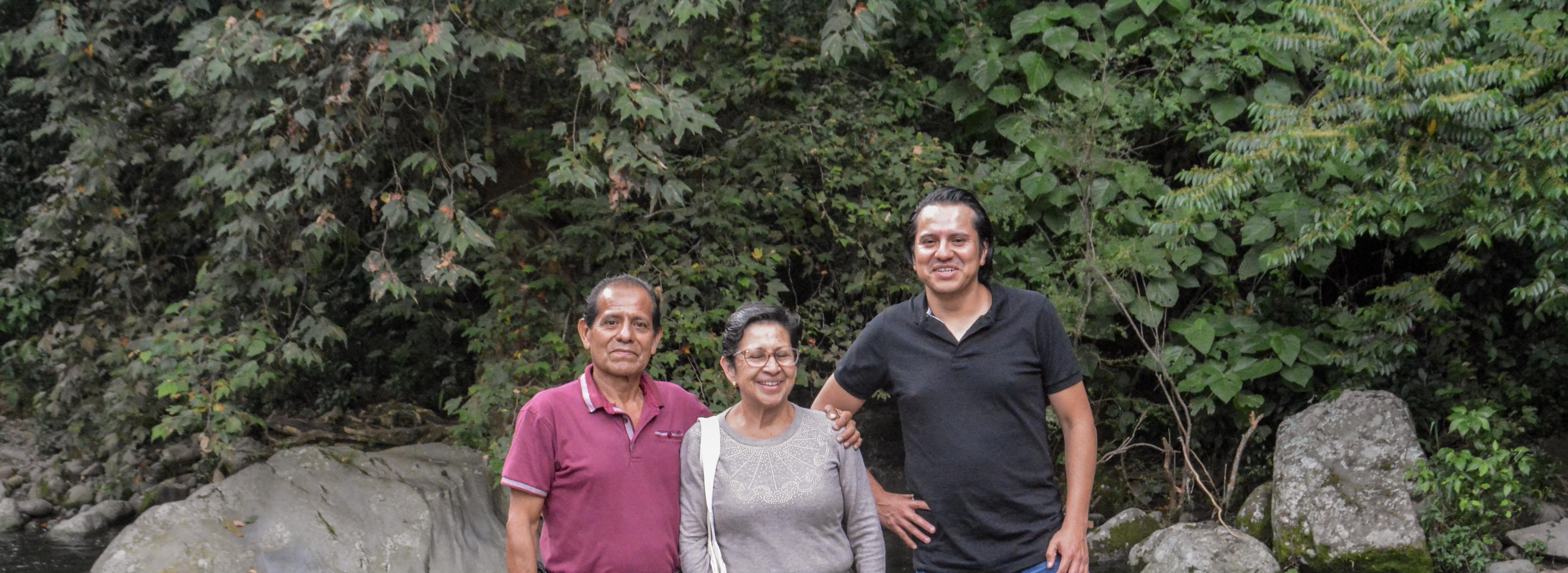Juan , Alejandra y Juan José. par Rodrigo Alonso