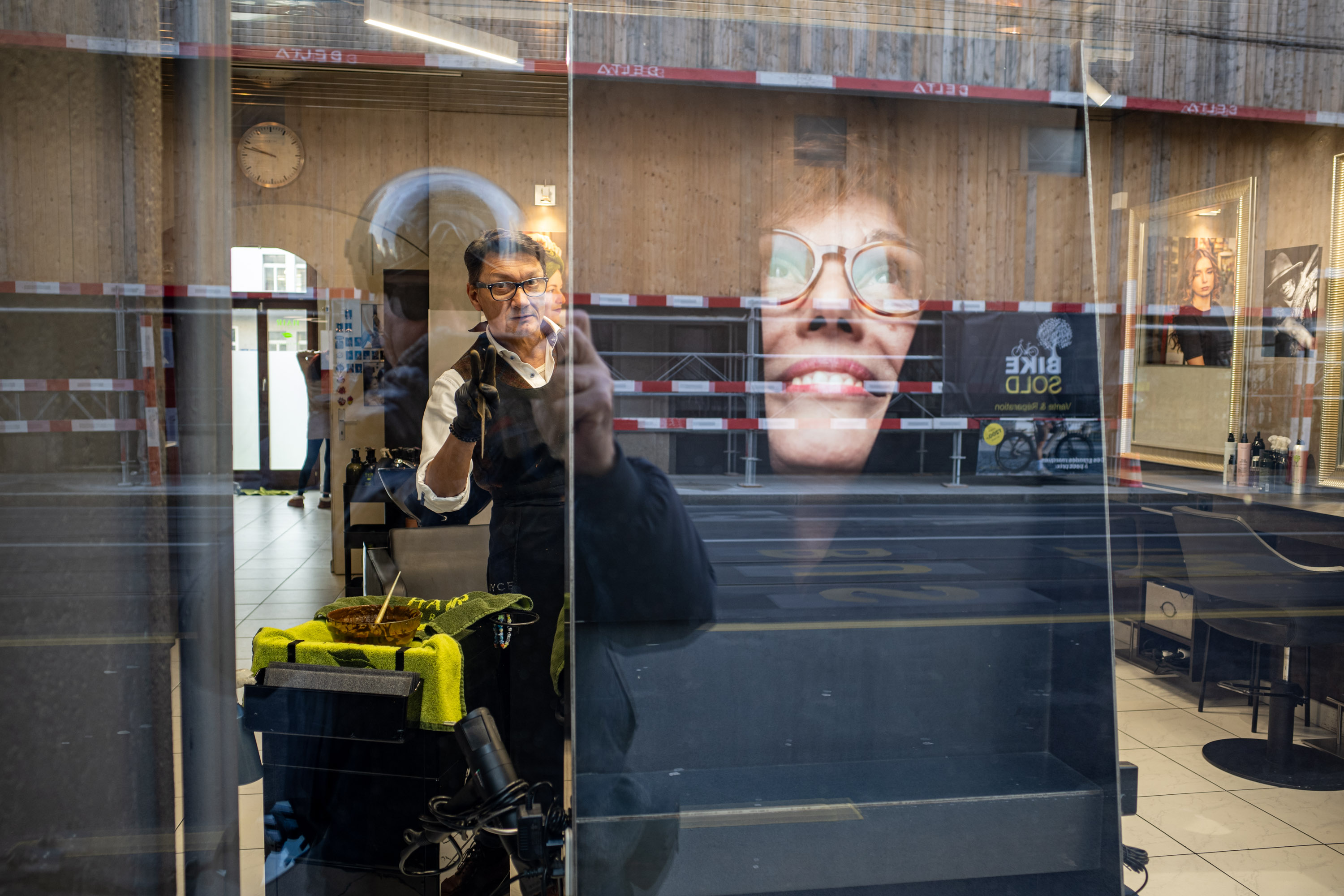 Leica man et capilliculteur par Francis Traunig