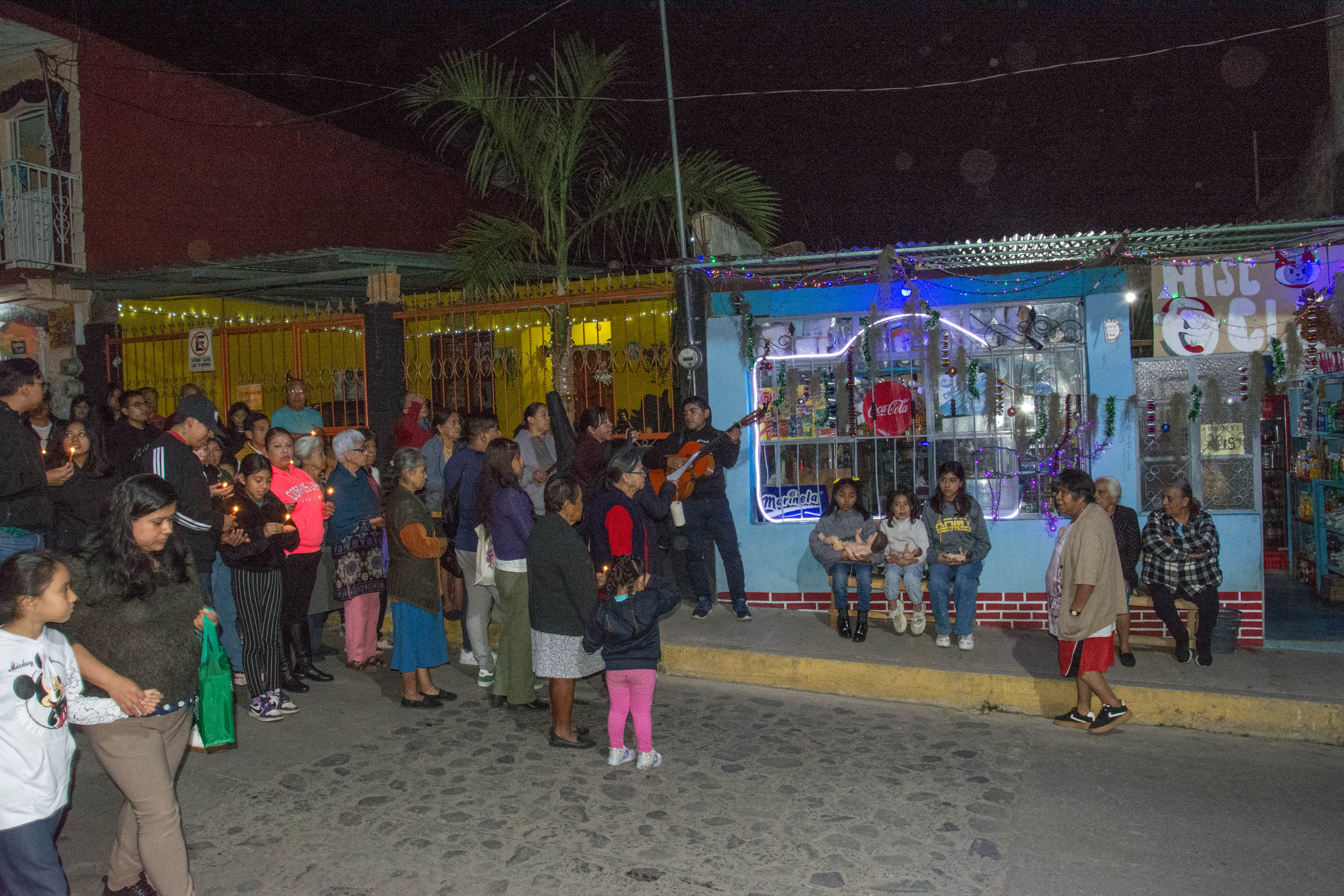 Niño Dios, con mi otra familia (Chimal) par Rodrigo Alonso