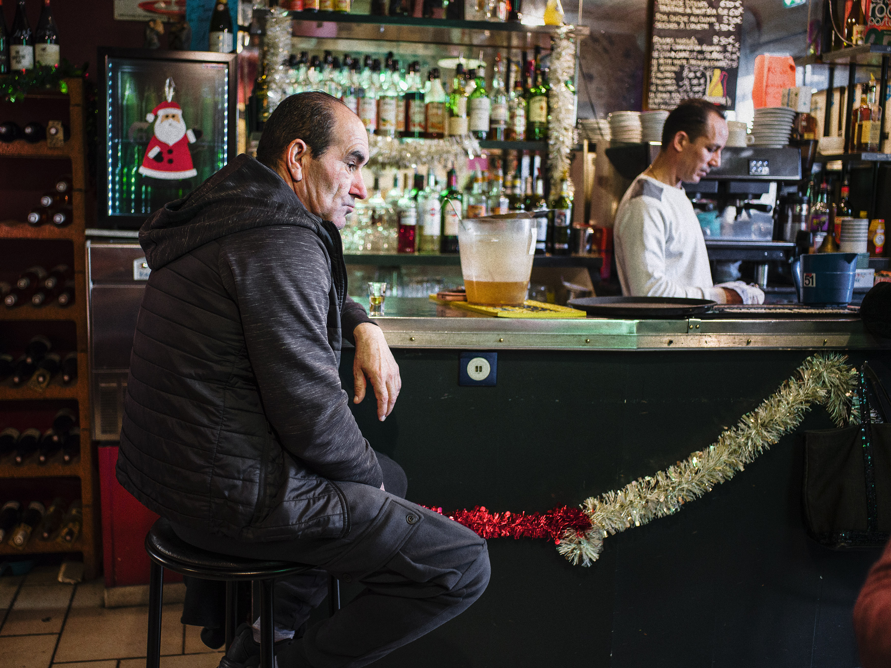  » Beetween the bars «  par Pascal Kempenar