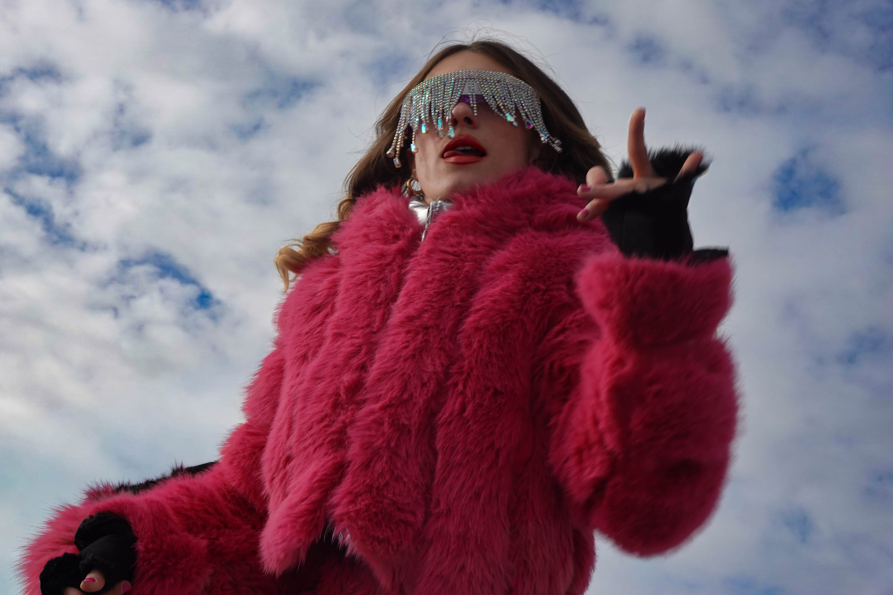 See me feel me par Michel Bruno