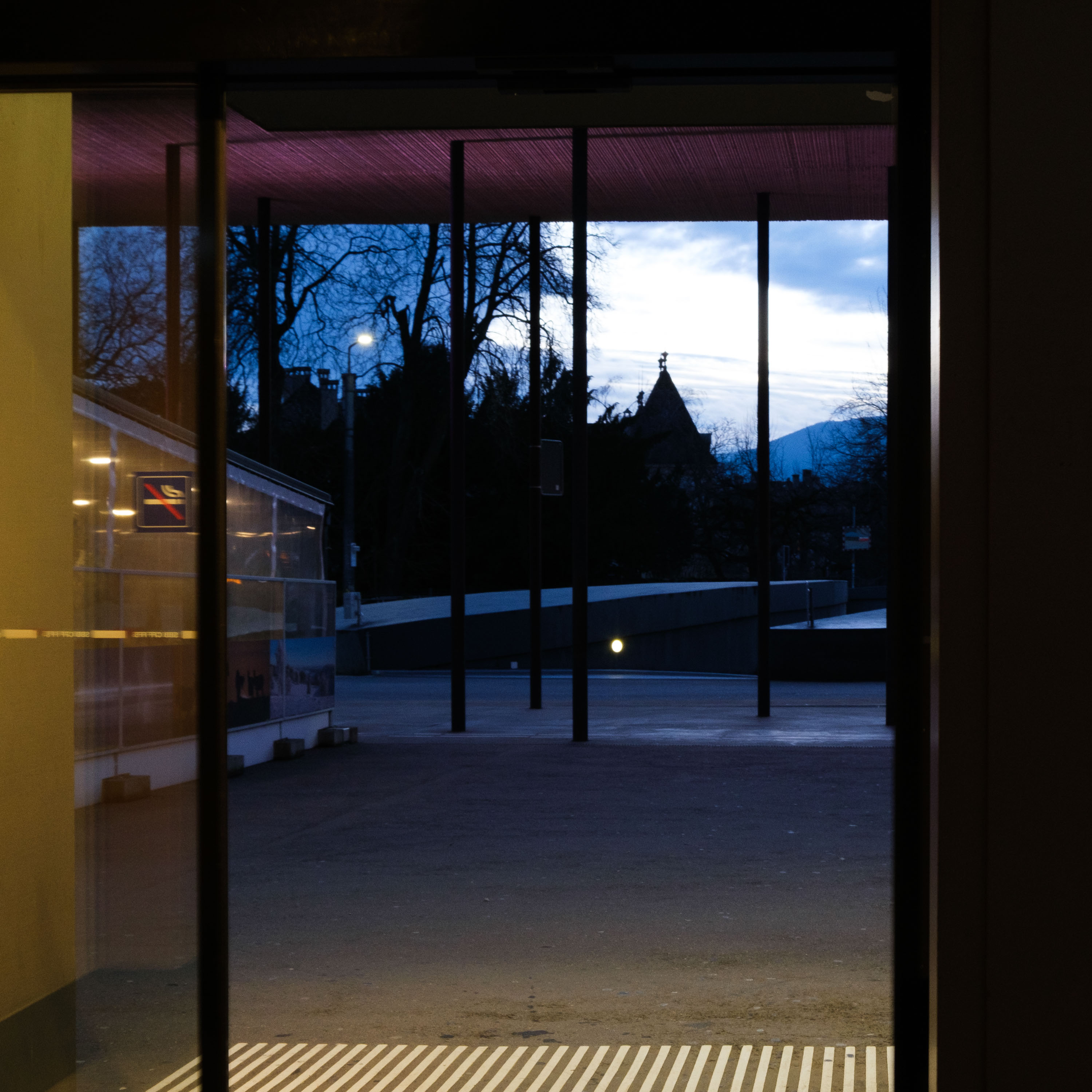 Two dots (photojournala__e 2520) par Anne Wyrsch