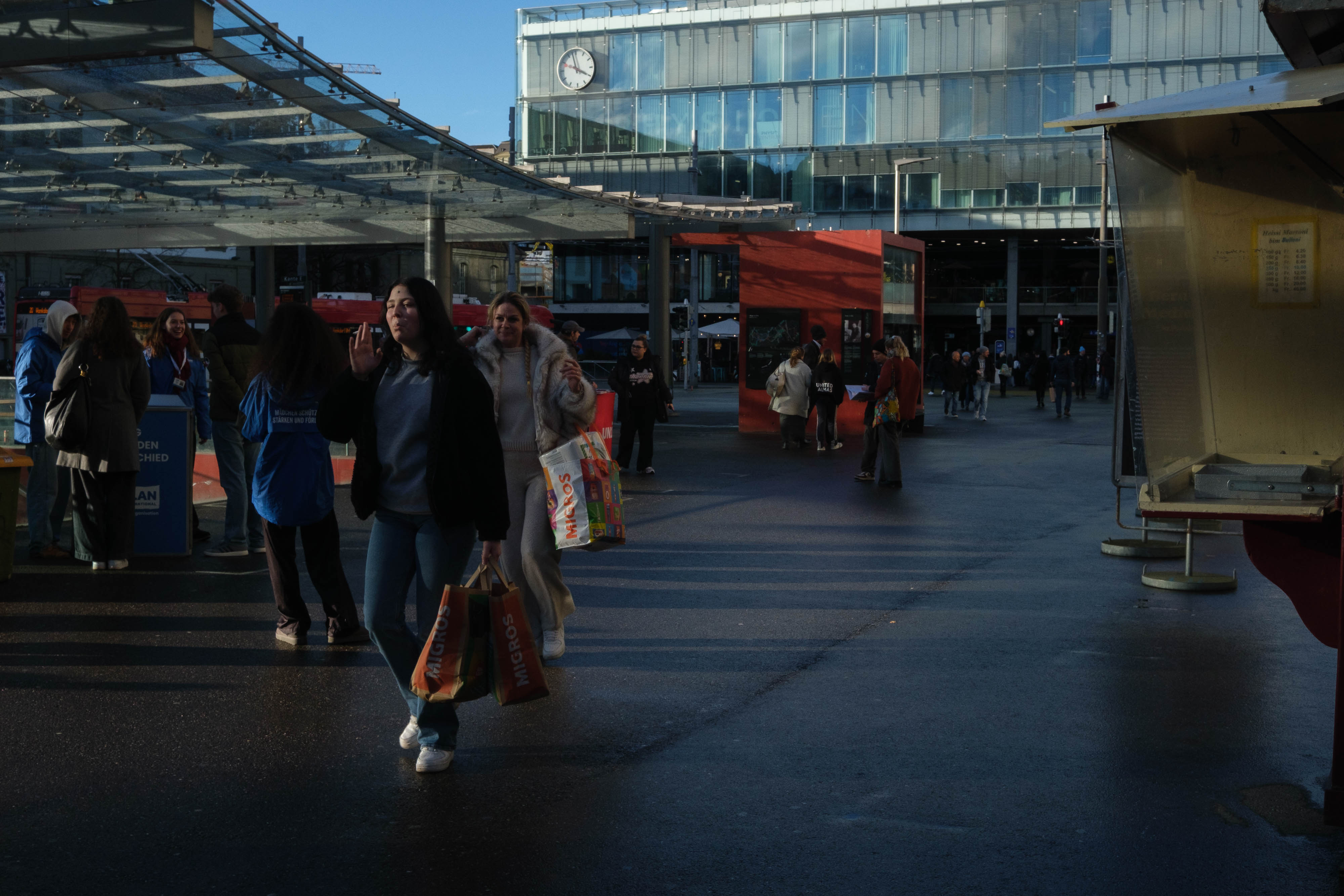 Migros only (photojournala__e 2521) par Anne Wyrsch