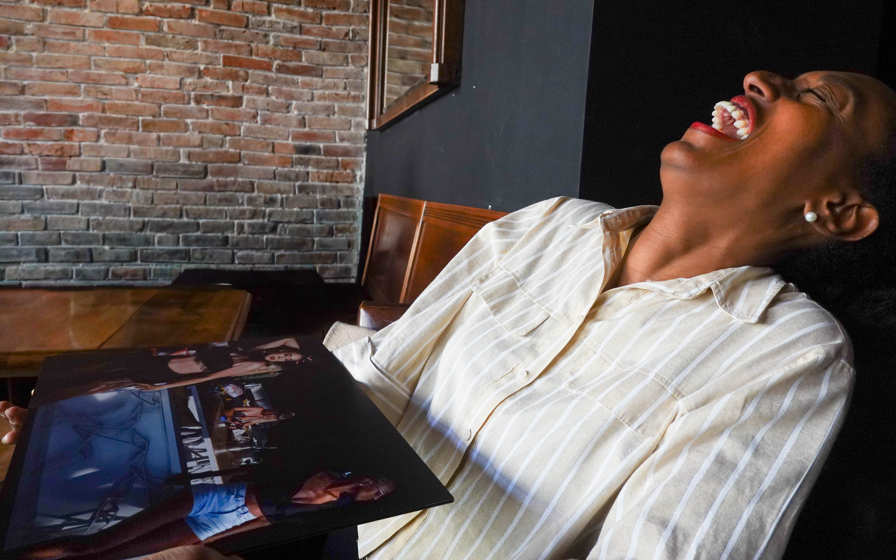 C&rsquo;est toi qui va me mettre du rouge à lèvres ? par Michel Bruno