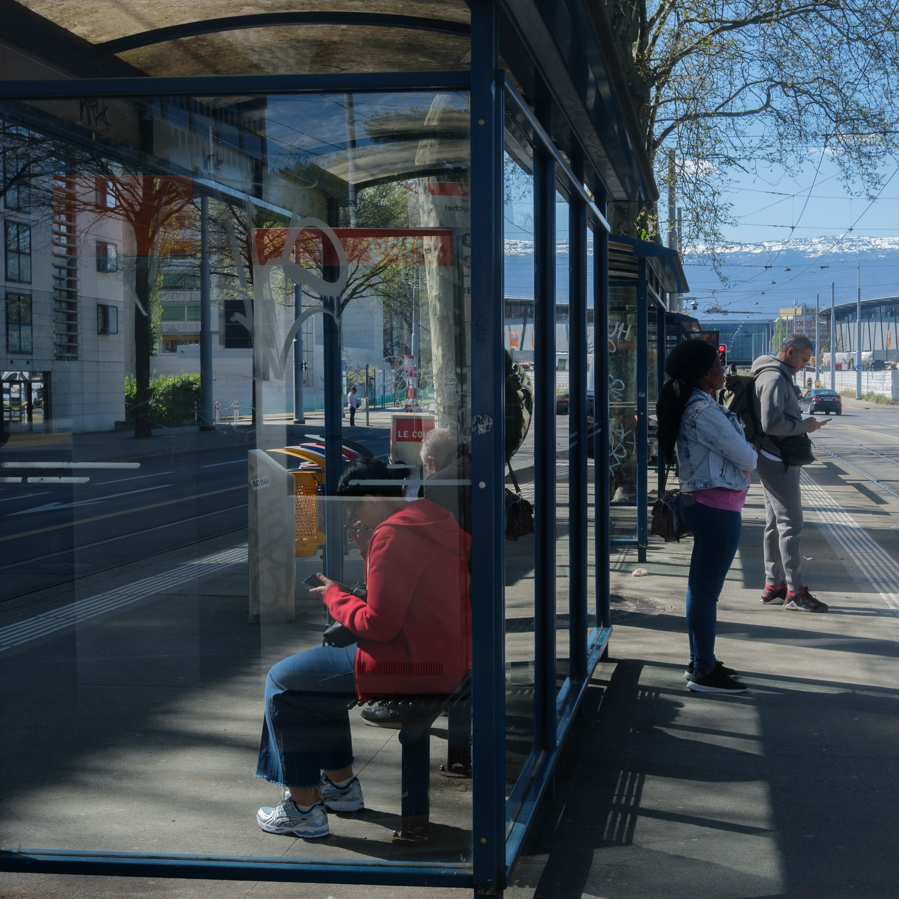 Bus stop (photojournala__e 2584) par Anne Wyrsch