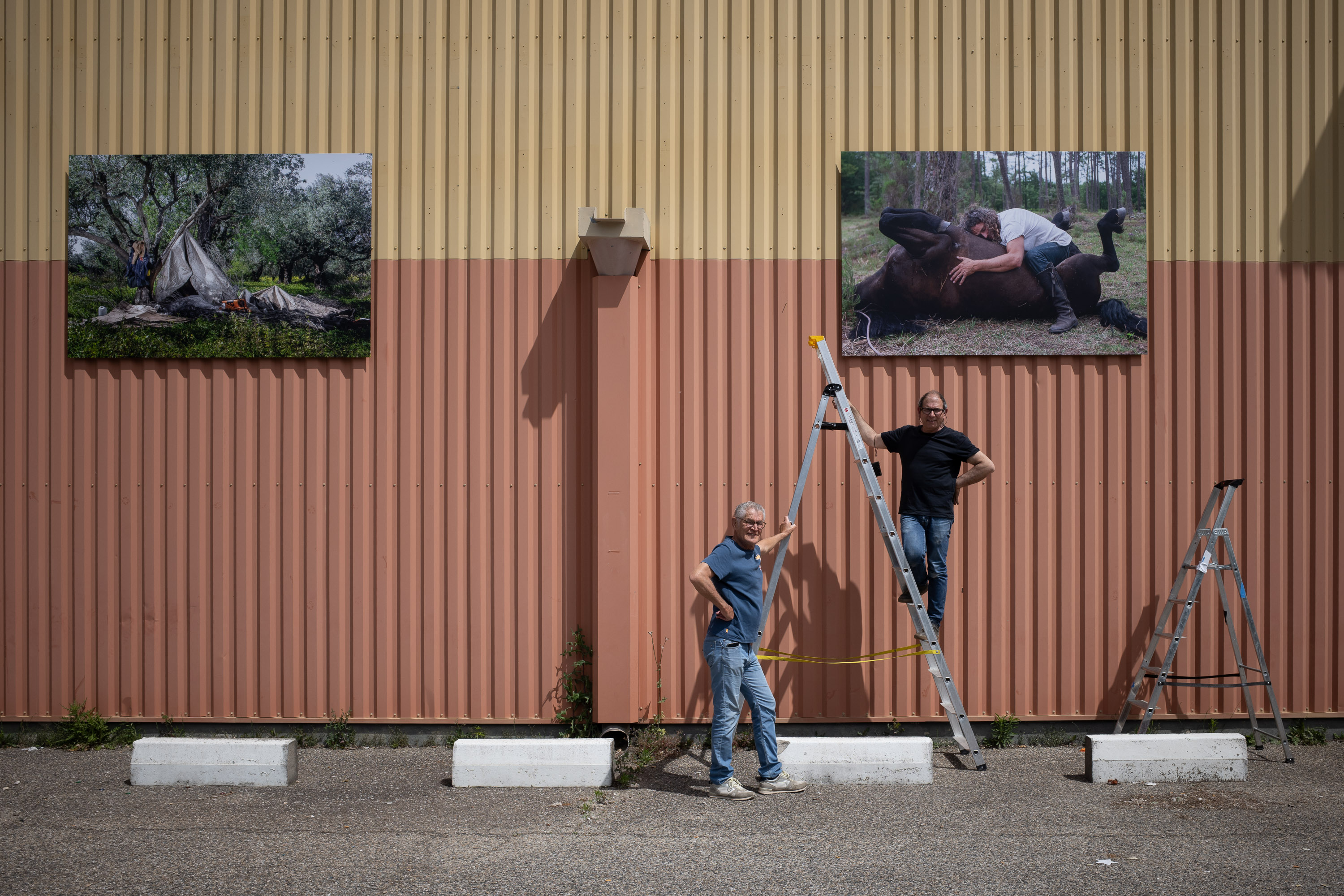 Sur les façades du secours populaire… par Francis Traunig