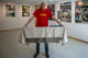 L&rsquo;homme-table, galeriste et photographe par Francis Traunig