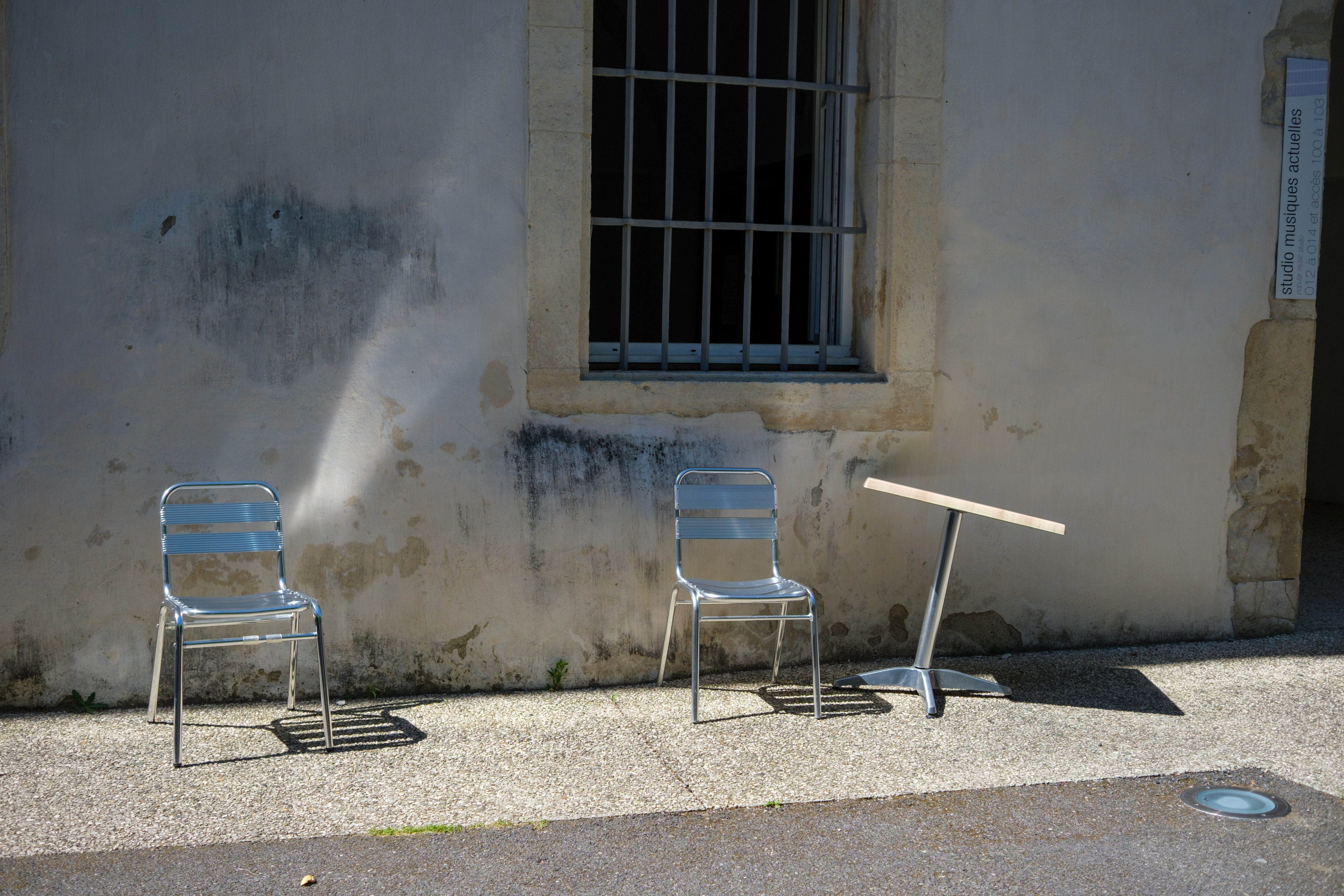 Table et chaises (photojournala__e 2647) par Anne Wyrsch