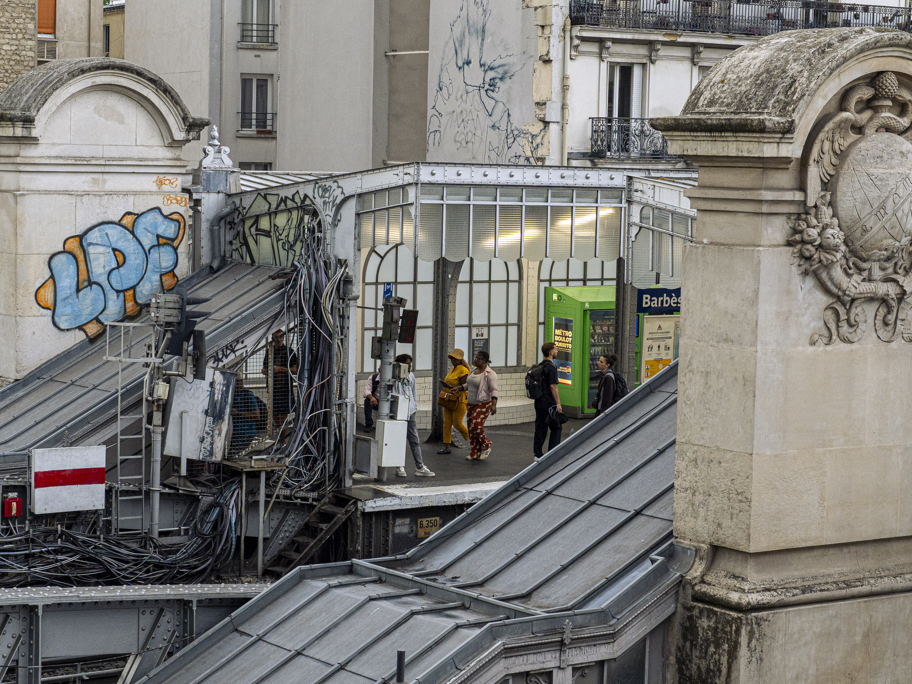 Une histoire de câbles par Yona Tobler