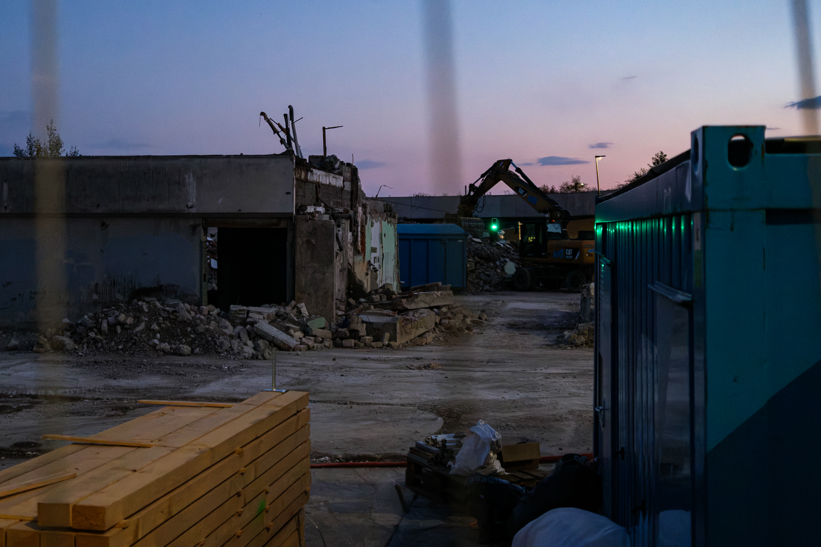 Ci-gît l&rsquo;Hospice des 1000 cuisses (photojournala__e 2702) par Anne Wyrsch