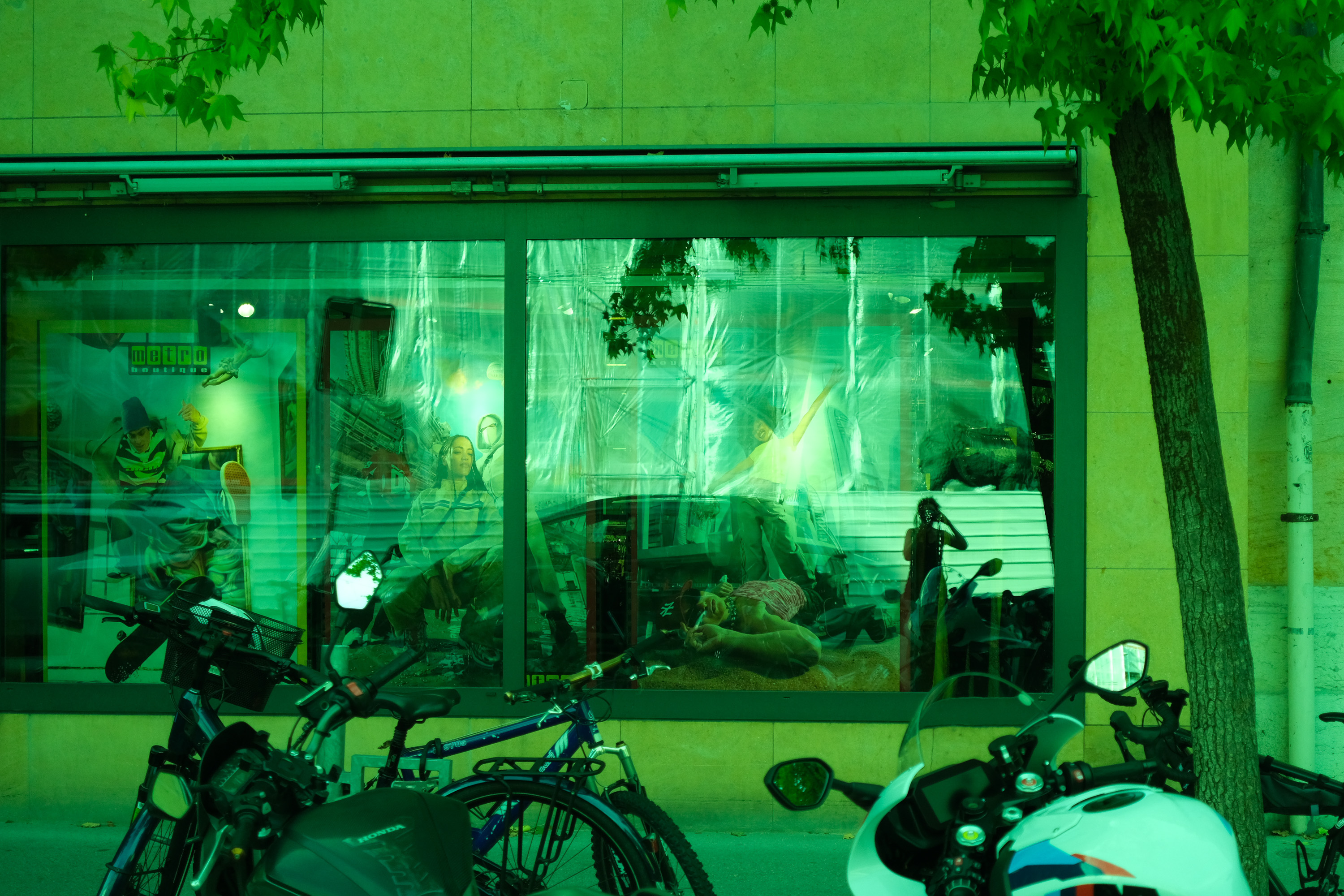 Y&rsquo;a pas que la vitrine qui bug (photojournala__e 2715) par Anne Wyrsch