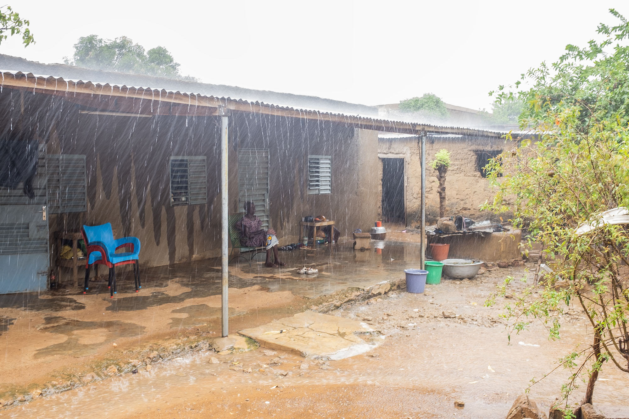 Jour de pluie dans ma cour par Nomwindé Sawadogo