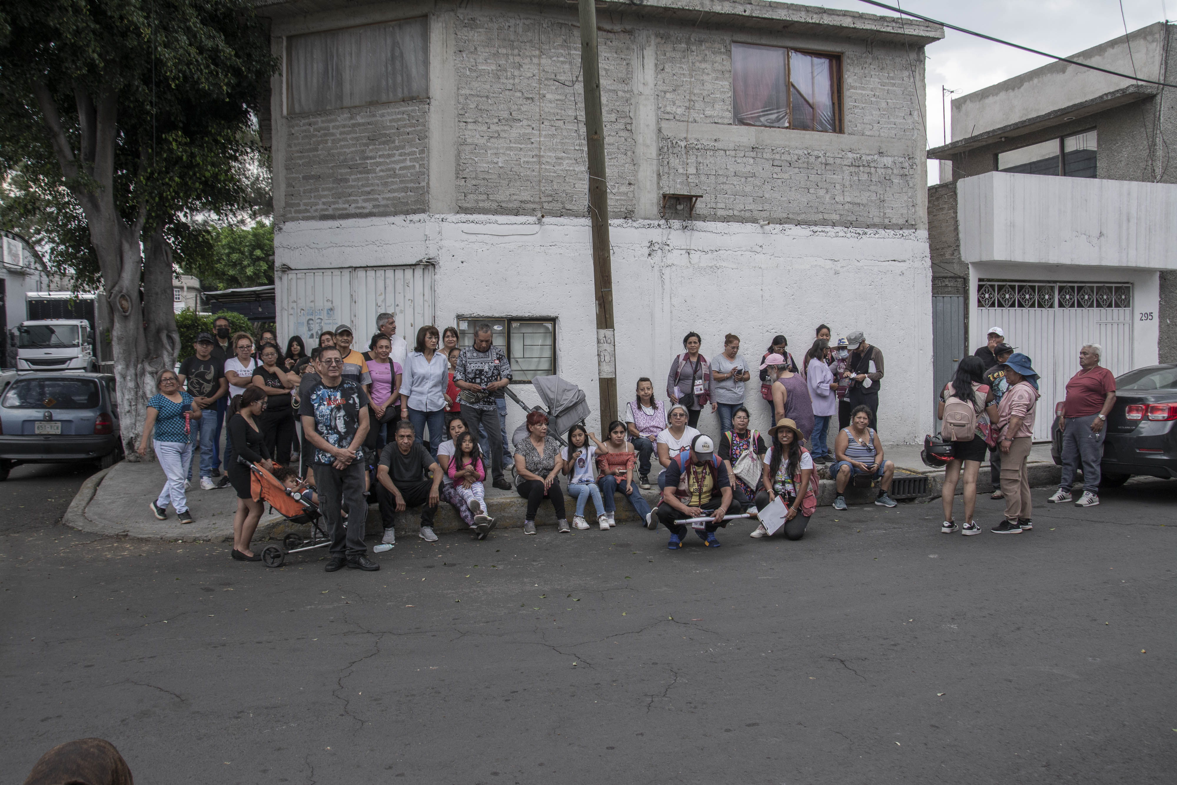 ASAMBLEA VECINAL par Rodrigo Alonso