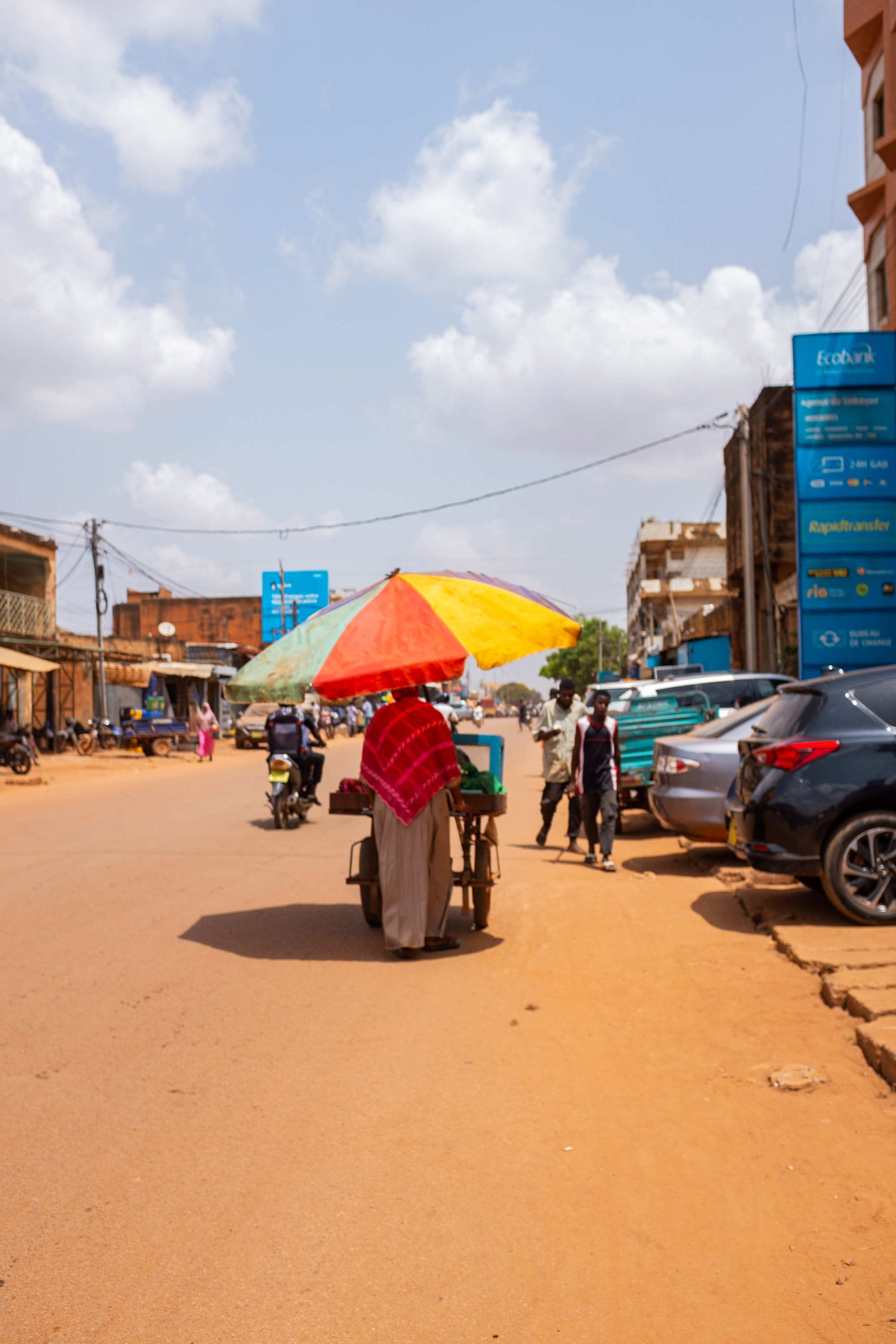 Parasol ambulant par Nomwindé Sawadogo