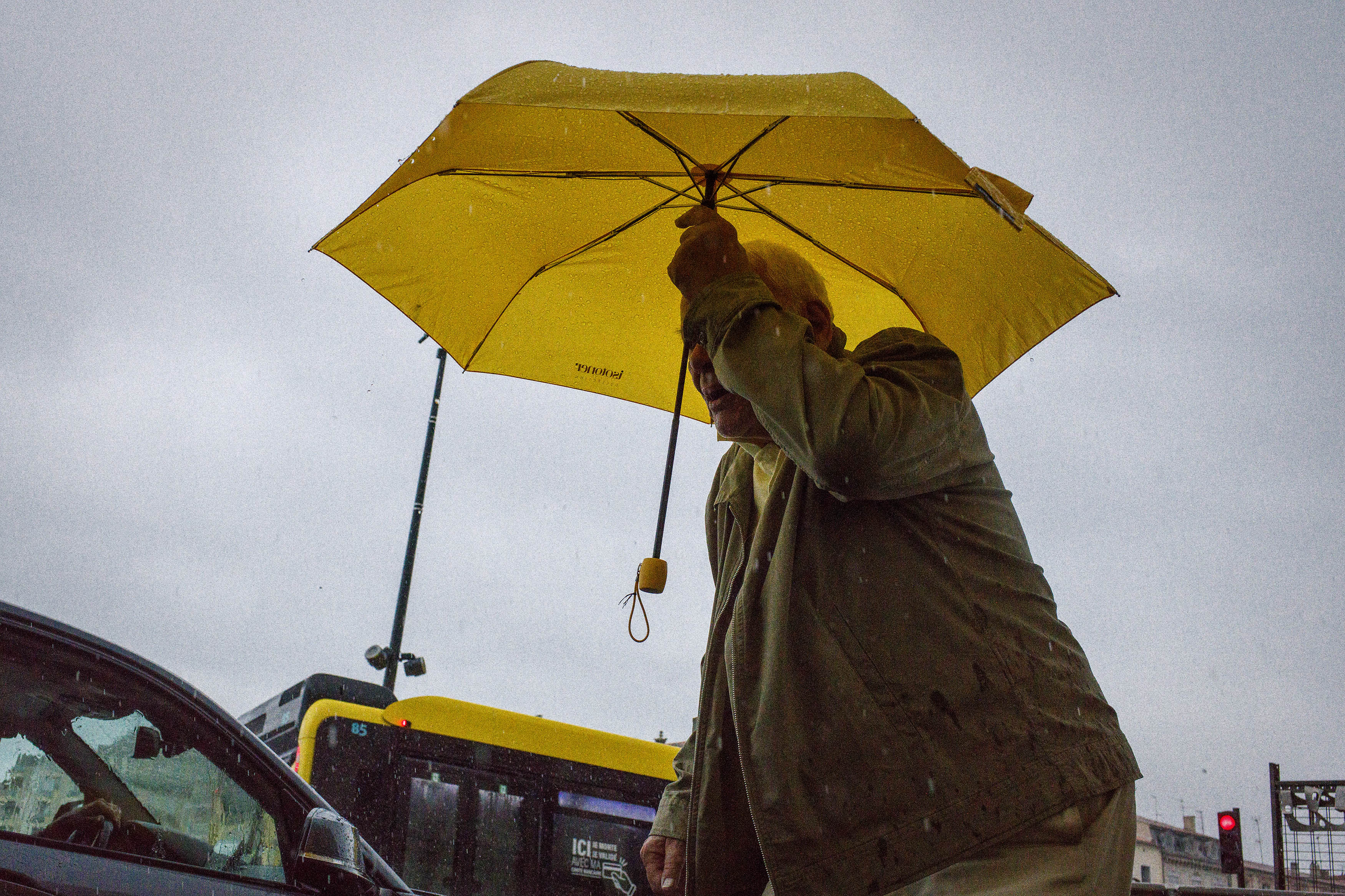  » Oh yes, it&rsquo;s raining again «  par Pascal Kempenar